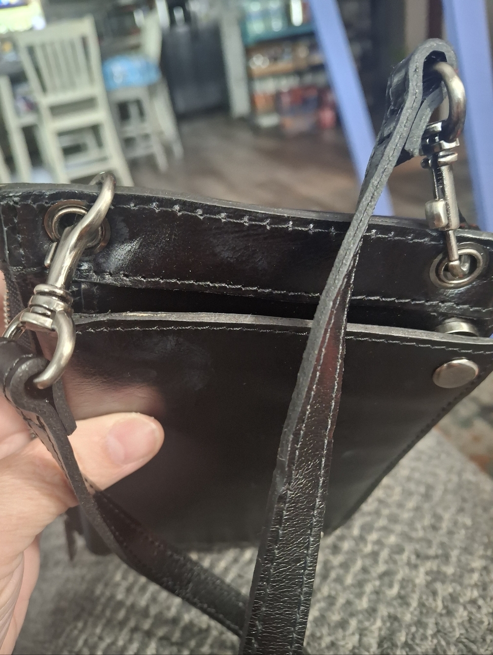 PATRICIA NASH Black Leather Crossbody Phone Pouch - Picture 3 of 7